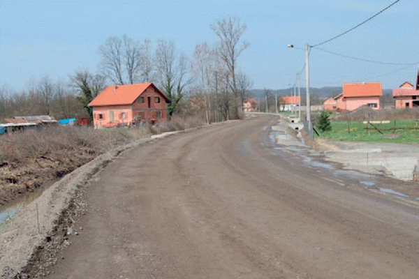 Blick auf die Verbindungsstraße zwischen Glina und Topusco / Kroatien