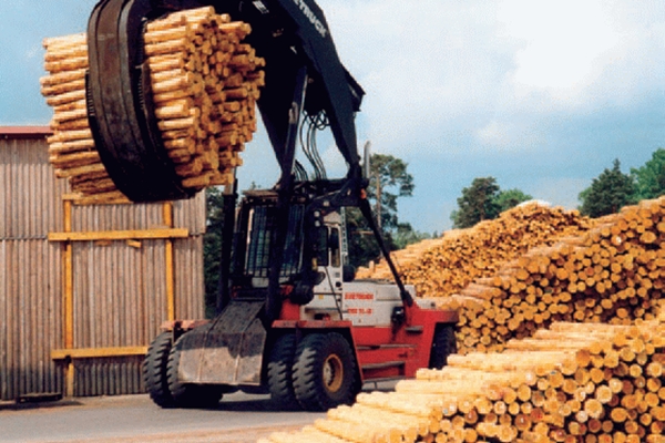 Holzumschlagplatz für Klenk in Baruth bei Berlin / Deutschland