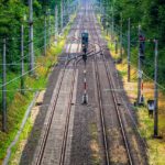 Linha ferroviária com vários trilhos